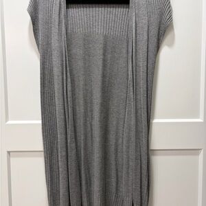 Premise Studio Gray Knit Sleeveless Cardigan. Size Medium